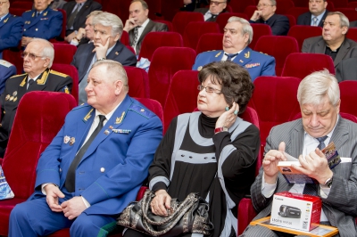 Ветераны следственных органов слушают выступление Председателя СК РФ 